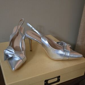 Manoloshow Silver Metallic Slingback Heels Size 9